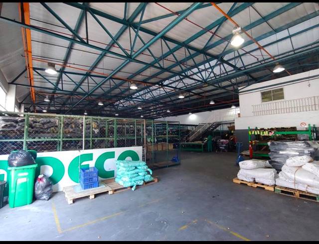 1,878M² WAREHOUSE TO LET IN NEW GERMANY